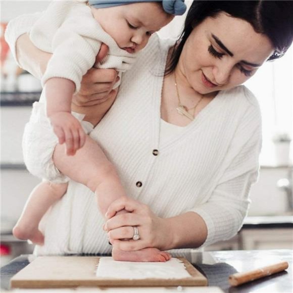 Baby Handprint and Footprint Makers Kit Keepsake For Newborn Boys & Girls - Picture 4 of 5